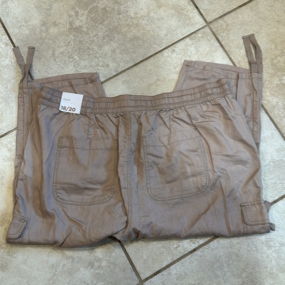 NWT! Lane Bryant Tan Lyocell Cargo Crop Pants 18/20 - Picture 9 of 10
